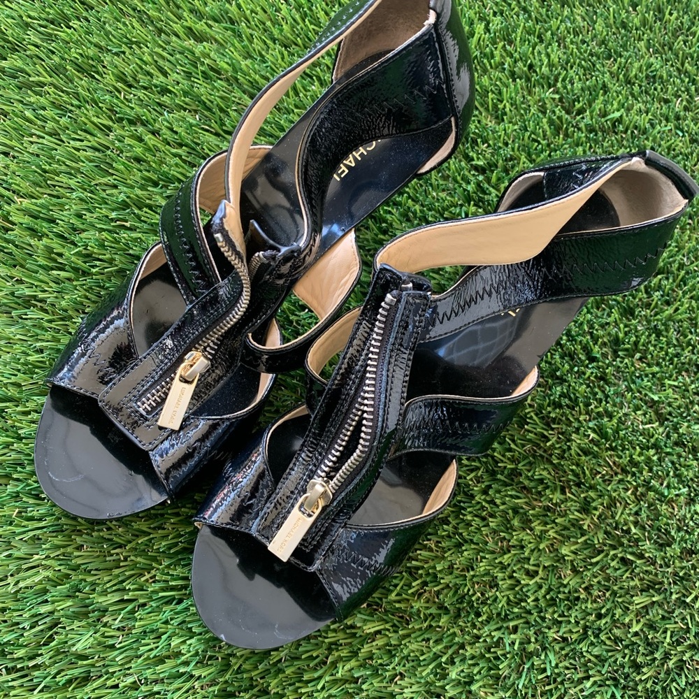 Like Brand New Michael Kors Sandals.